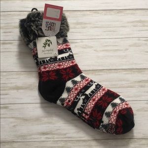 NEW!! Muk Luks Christmas socks with jojoba oil